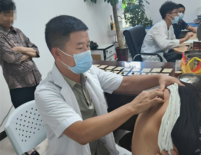 我院中医科“三伏贴”火热开贴 传承古法助健康